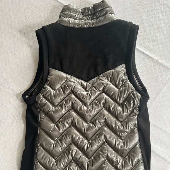 CALVIN KLEIN PERFORMANCE DOWN VEST (SMALL) - Picture 4 of 4